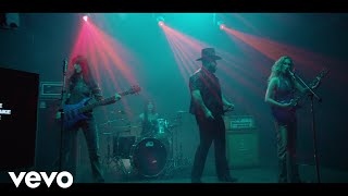 The Warning, Carín León - Love To Be Loved (Performance Video)