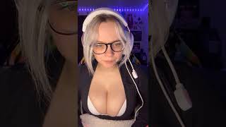 BEAUTIFUL AND CUTE GIRL 🍑🍑🌹😍 . PLAYING GAMES