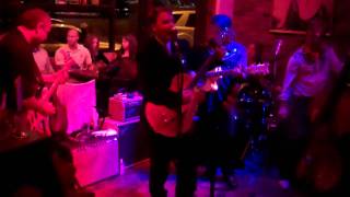 Joe Finkle & The 7/10 Splits Live in Sherman Oaks "Little Sister" 02/05/11
