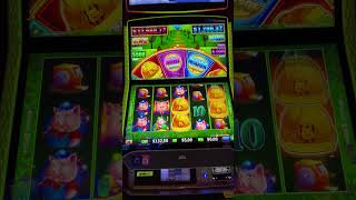 I just put $400 in this Huff N Puff Slot  Machine. Let's see what happens