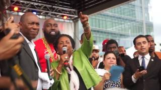 R2 Houston Mayor Sylvester Turner & Sheila Jackson Lee Give Away Texan Wire Wheels Swangas @ Trae