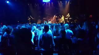 Crowd Singing Twenty One Pilots - Heathens