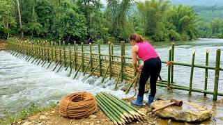 TIMELAPSE : A Young Girl Builds A Handmade Bamboo Fence To Regulate Natural Water Flow