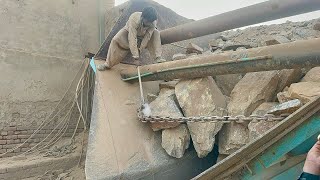 "Big Rock Crusher Machine: A Giant in Action"Big Rock Crushing: A Powerful Process"#stonecrusher