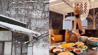 Living in a remote mountain home in the snowy winter, Korean winter soups (ox foot and octopus soup)