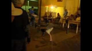 Nicagaruan breakdancers