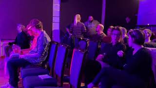 Lottar ut mina ångestköp till standuppubliken