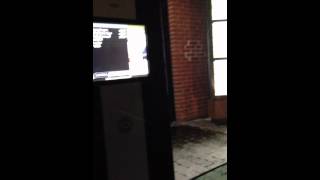 Perker bestiller mad (Mac D drive thru)