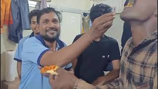 पिज़्ज़ा खाने का मजा ले रहे हैं दोस्तों से इंजॉय कर रहे हैं बल्ले बल्ले जय माता दी#pijaa khane kaa