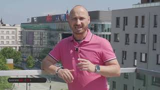 Finance, finanční poradci a také hypotéky, pojištění a investice.