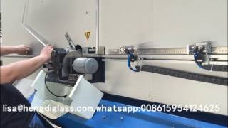The operation of the desiccant filling machine for insulating glass