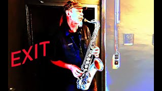 Saxophone & strange great bass drum in the EXIT | Armin Küpper