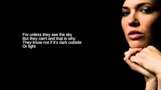 Mandy Moore: 05. Mona Lisas and Mad Hatters (Lyrics)