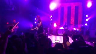 Paramore- hayley fussing at the bar