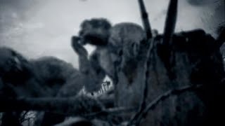 Resident Evil 8 Village Ethan werewolf hammer death