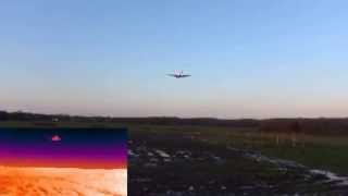 Thermal Gatwick Aircraft Landing On The 08R Runway