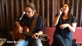 Livemusik-Bühne, Hemingway’s  Vid 2195 Mela ‘n’ The Acoustic Flow