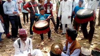 यति सानो बच्चाले बजाय दाइन