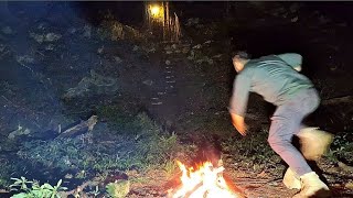 "I Built a Hidden Forest Shelter Before the Storm!Solo Night in the Wild_Shelter_rain,Trap,and fire💙