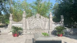 Thăm mộ Nguyễn Du
