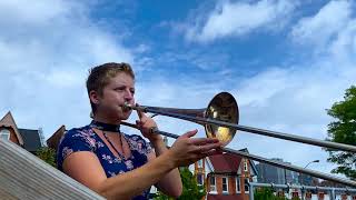 ASHKENAZ FESTIVAL - Toronto Klezmer Society - BAND WALKS THROUGH KENSINGTON MARKET (4K)