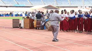 kwaya ya Mt. Kizito Makuburi KMK - Wakiimba kumshukuru Mungu mwaka 2022 kuelekea 2023