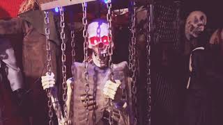 2007 Gemmy - Life Size Caged Skeleton - Spirit Halloween -