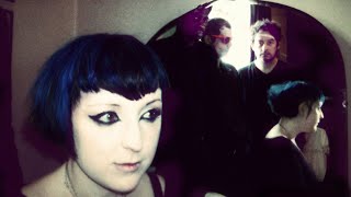 Vacant Kiss - Dinosaur - Insect Guide