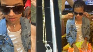 traeabn gift lyric chanel a diamond chain that has music pendant/so beautiful *best moment of lyric💎