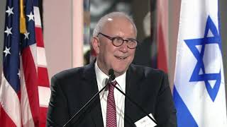 Gary Perl accepting award at AFMDA gala award dinner