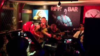 Penfold LIVE at Riffs performing Somebody I Used to Know