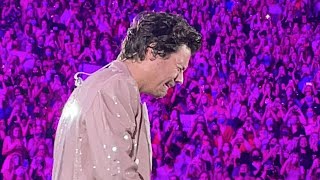Harry Styles does a fan's Gender reveal onstage last night!