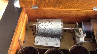 Capital Cuff Music Box :  Unknown Tune