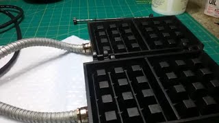 Industrial Style Waffle Iron   Ocory