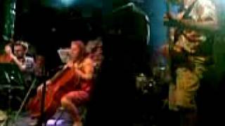 Jono El Grande feat. The Witch, performing ‹‹Good Gracious››