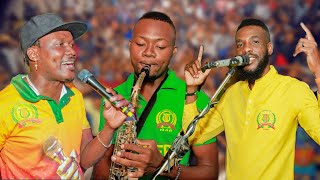 Men Nouvo Solo Septentrional La Jèn Saxophonist La Kraze Sa Plat Nan Terye Wouj