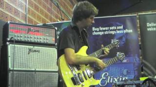 Rael Pestana tapping guitarra doble mástil