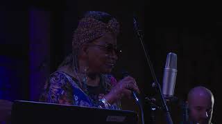 Nobody In Town Can Make A Sweet Jelly Roll Like Mine Betty Shirley Band