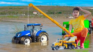 Darius, Tractors and the Big Dinosaur Surprise | Kidscoco Club