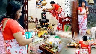রাত তিন 🕒 টায় বেরিয়ে পড়লাম শিব ঠাকুরের  মাথায় জল ঢালতে, তা নিয়ে বরের সাথে তুমুল ঝামেলা।