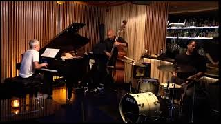 John Escreet/Eric Revis/Damion Reid