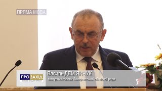 Василь Дем'янчук зачитує заяву фракції "ЄС" з Закарпатській облраді