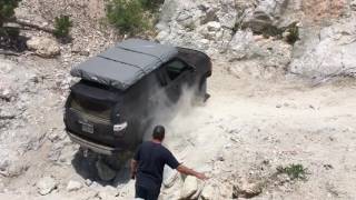 4runner playing on some rocks