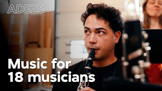Het Muziek speelt Steve Reich's Music For 18 Musicians op ADE