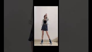 高中生热舞挑战极限，腿长就是任性！