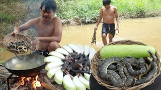 Primitive survival: 20 of water snakes cooked with winter melon - Life in the jungle