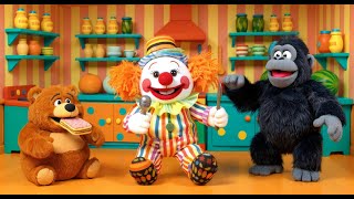 Pancakes and Pickles!/Pancakes & Pickles! 🥞🥒 The Munch Munch Vowel Song | Rainbow Songland