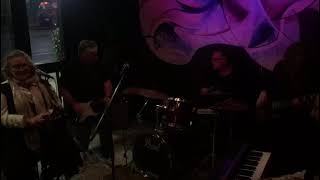 Gail and the guys keep their eyes on the prize in the snake pit live