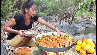 Survival Skills simple and useful: Cooking wild Mushroom and Lobsters for lunch