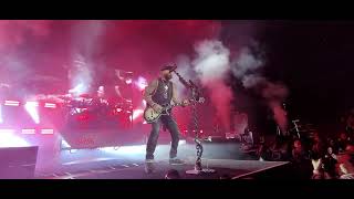 Brantley Gilbert Kick it in the Sticks Live